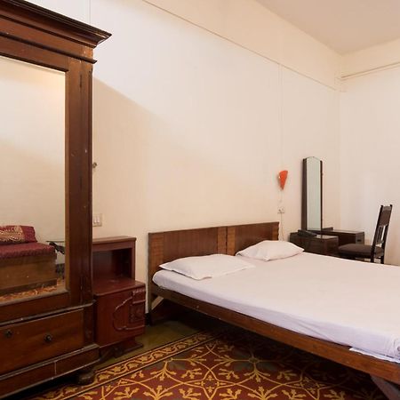 Bed And Breakfast At Colaba ムンバイ エクステリア 写真