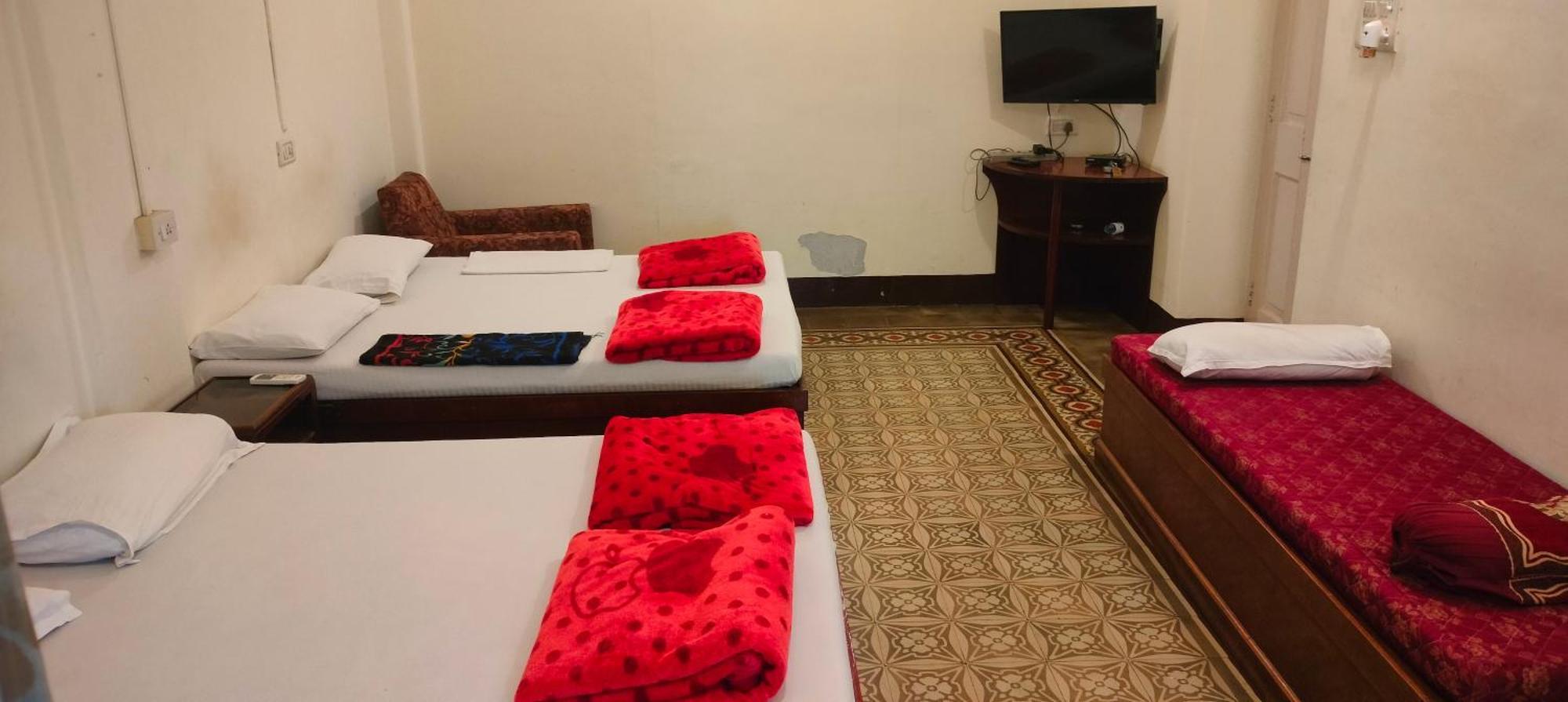 Bed And Breakfast At Colaba ムンバイ エクステリア 写真