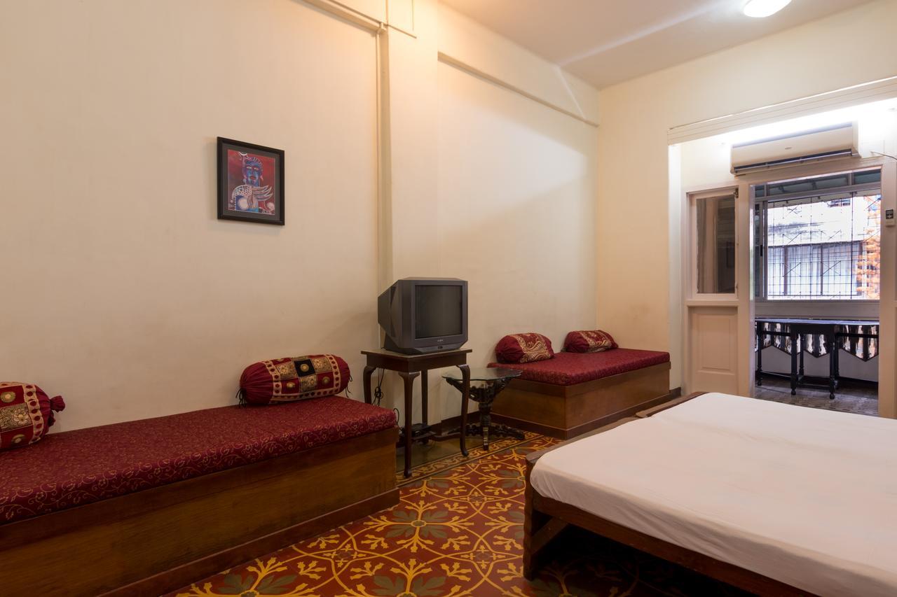Bed And Breakfast At Colaba ムンバイ エクステリア 写真